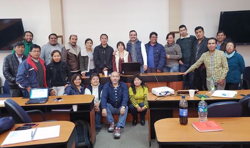 Profesora Myrna Villegas participa en conferencias y clase en España y Bolivia