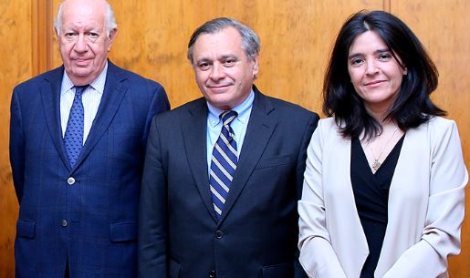 Ex Presidente Ricardo Lagos junto a Decano Pablo Ruiz-Tagle y Vicedecana Renée Rivero. 