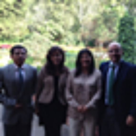 Profesora Gladys Camacho junto a sus colegas de la U. de Externado.