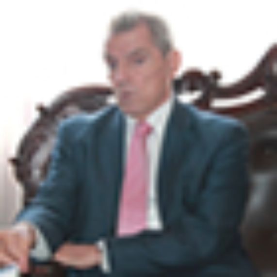 Entre sus diversos cargos, Manuel Conthe ocupó la presidencia de la Comisión Nacional del Mercado de Valores de España.