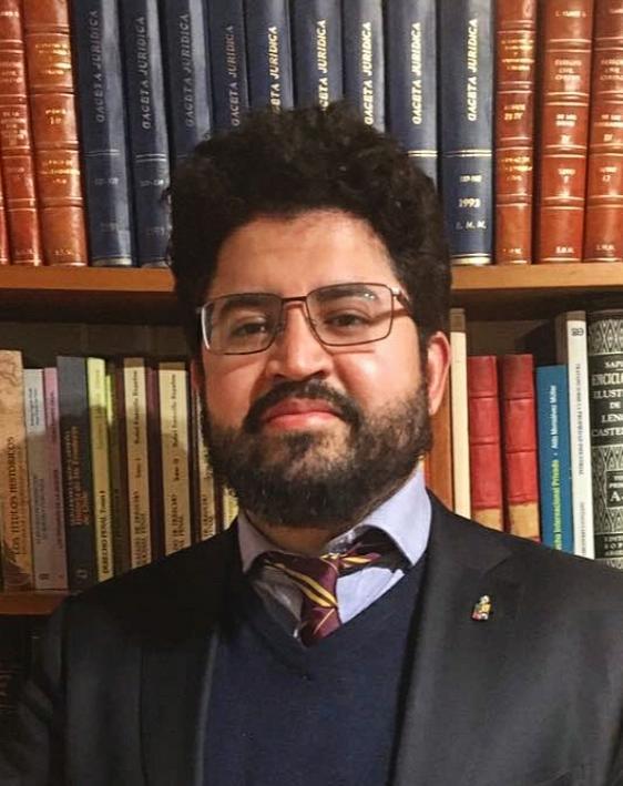 Francisco Bustos Bustos es abogado de la Universidad de Chile. Se desempeña en el Estudio Jurídico Caucoto Abogados. Integra el equipo jurídico de la AFEP y Desclasificación Popular.