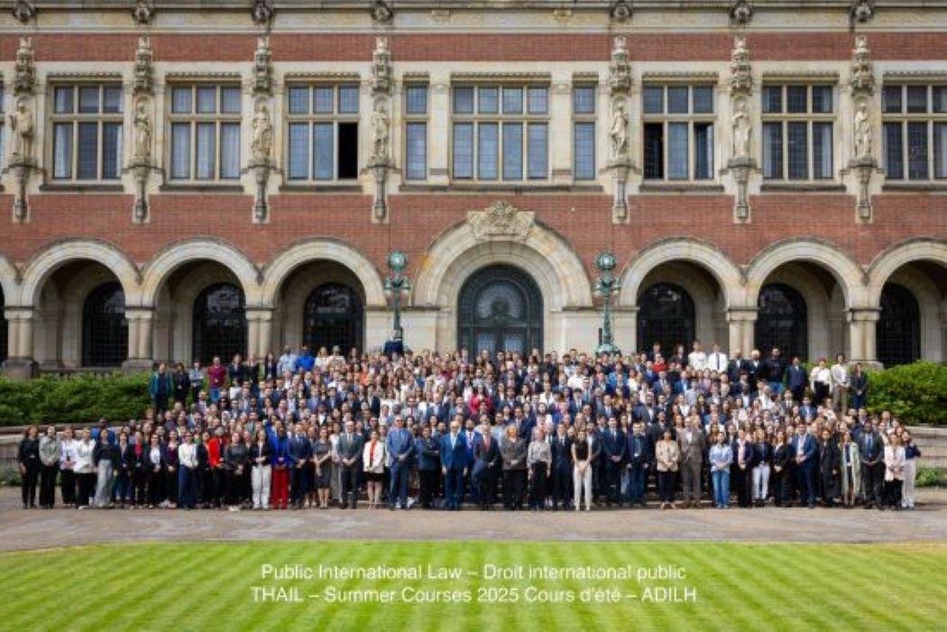 Integrantes de nuestra Facultad participan en cursos de verano en Academia de Derecho Internacional de La Haya