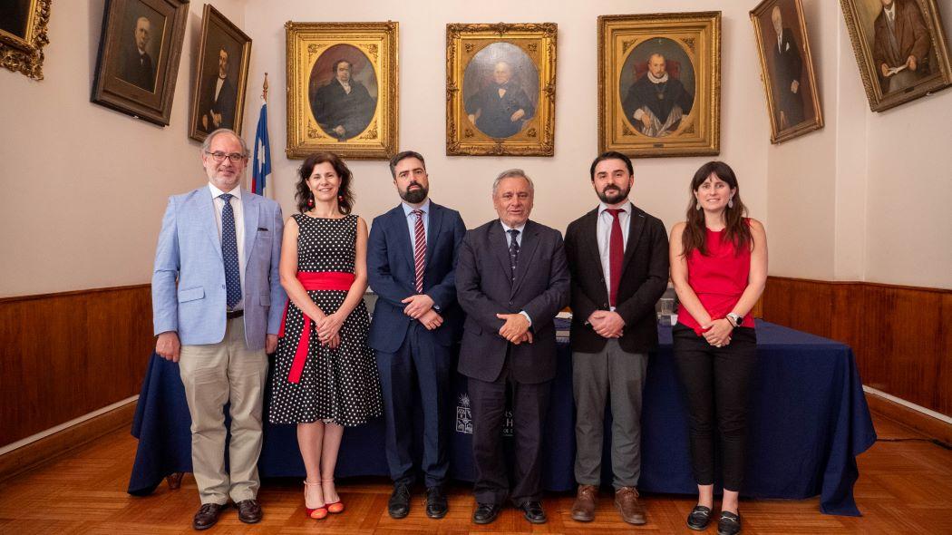 Doctorando Sebastián Bravo obtiene distinción máxima Summa cum laude en su defensa de grado doctoral