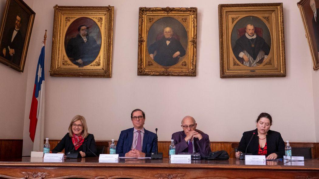 Facultad realizó seminario sobre los desafíos globales del Derecho Internacional y la democracia en el caso de Venezuela