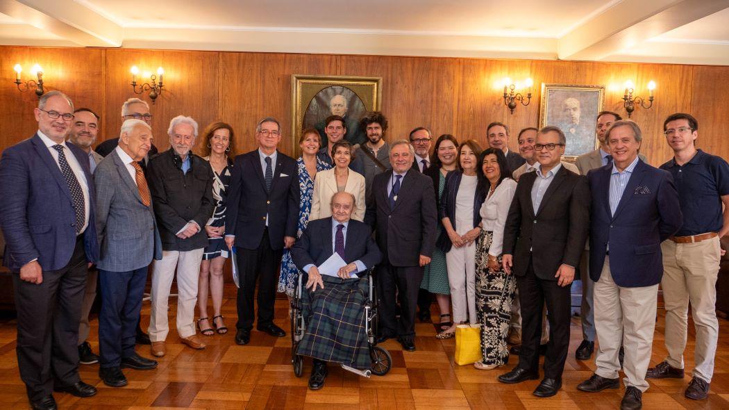 Facultad de Derecho de la Universidad de Chile celebró los 100 años del profesor Mario Arnello