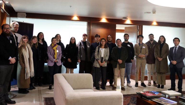 Estudiantes de la U. de Hamburgo visitan la Facultad como parte del IL+ Program