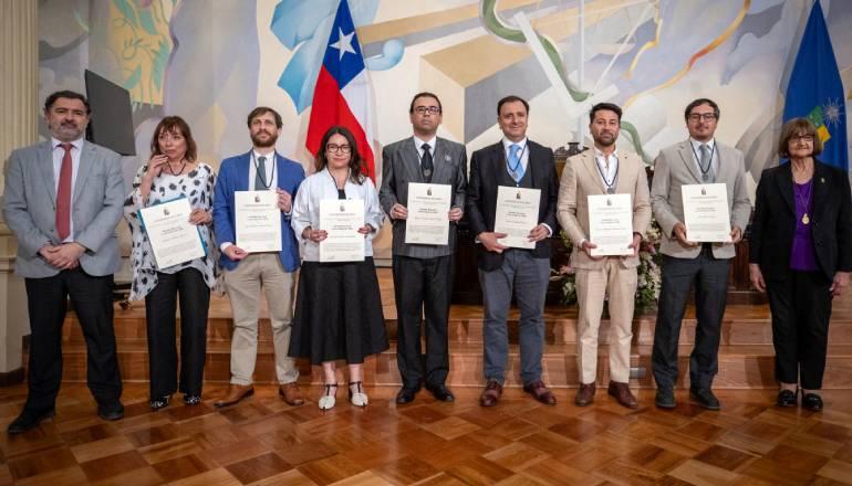 U. de Chile otorga reconocimiento a ocho graduados del programa de Doctorado en Derecho