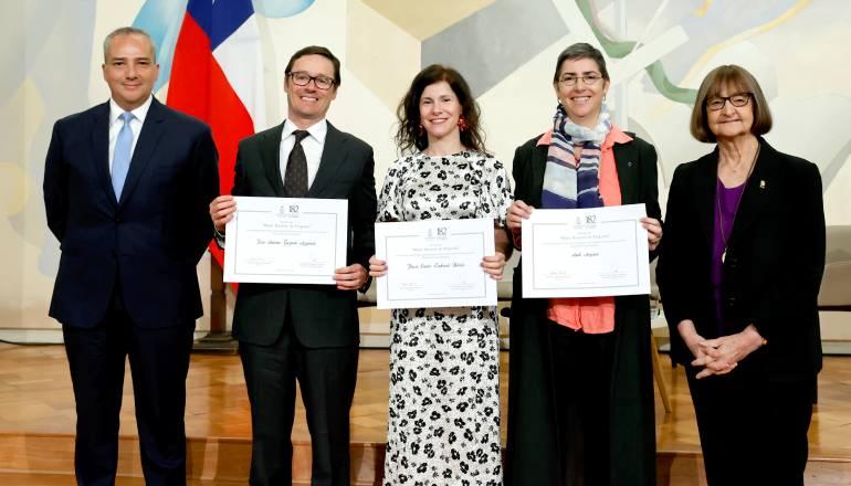 Profesores Aude Argouse, Flavia Carbonell y José Antonio Guzmán reciben reconocimiento por su labor docente