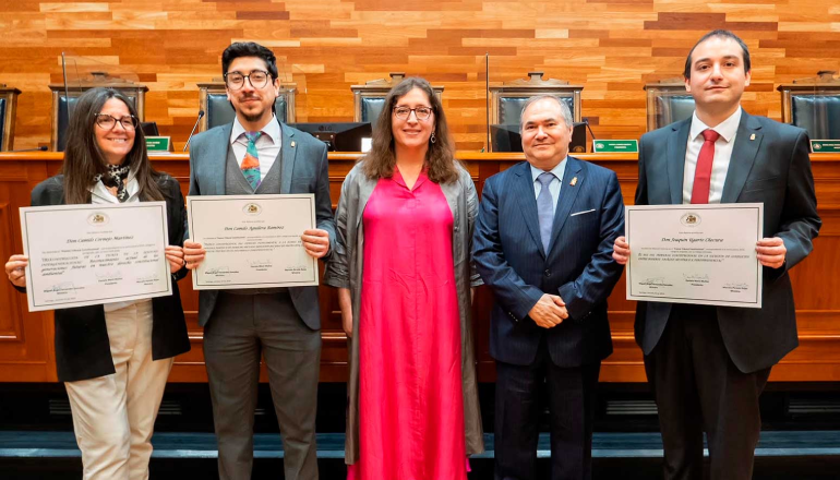 Egresados de la Facultad reciben diplomas de honor del Premio Tribunal Constitucional 2024