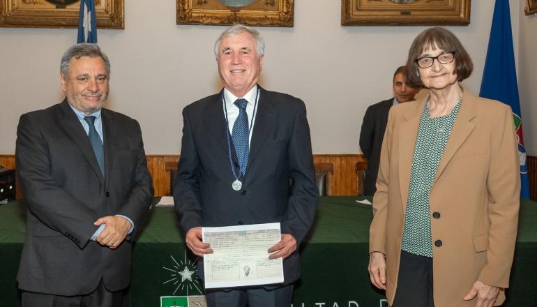 Laura Novoa y Álvaro Varela son acreedores de la primera versión del "Premio Facultad de Derecho"