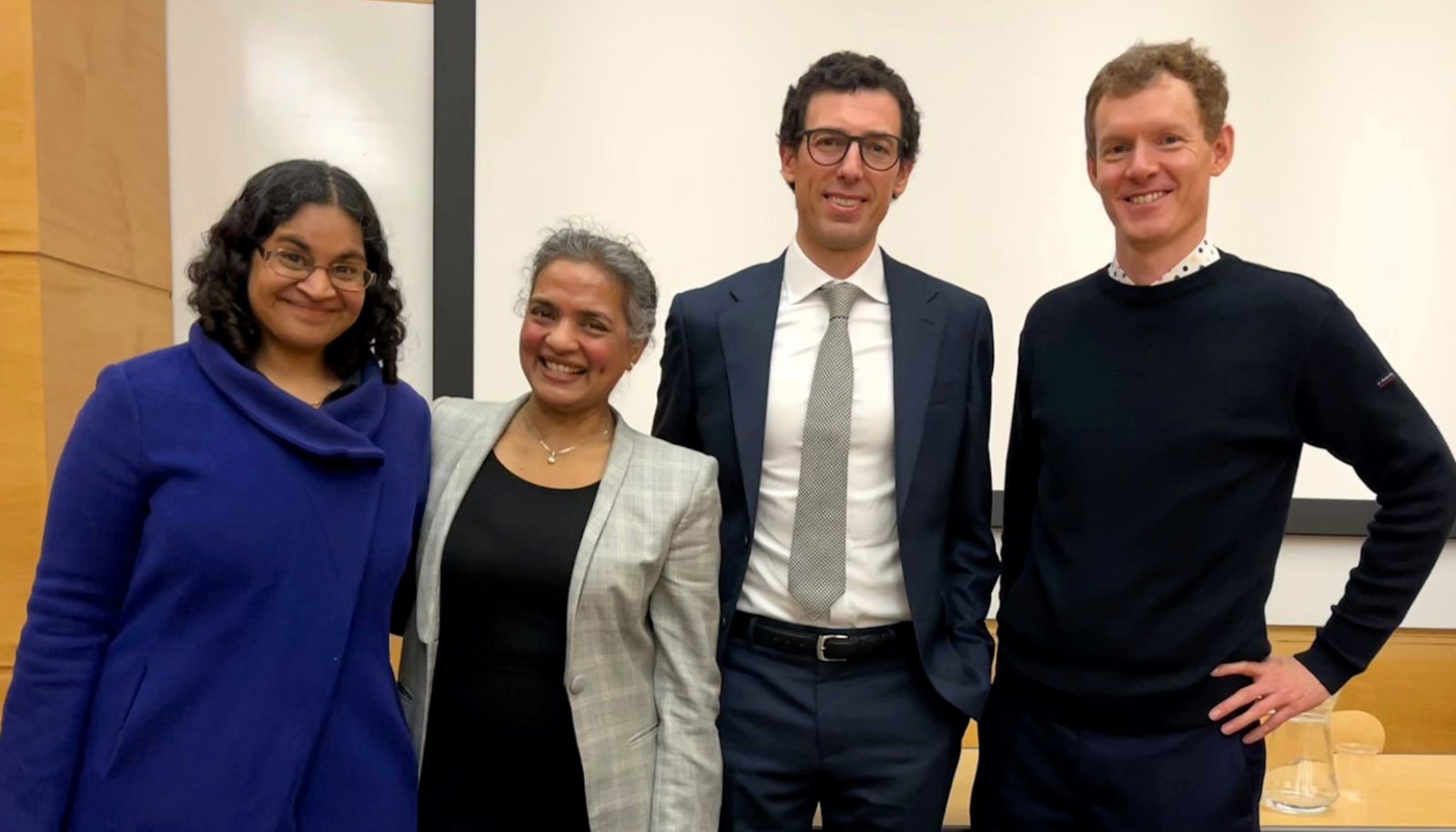 Profesor Ernesto Vargas Weil lanza libro en Universidad de Cambridge