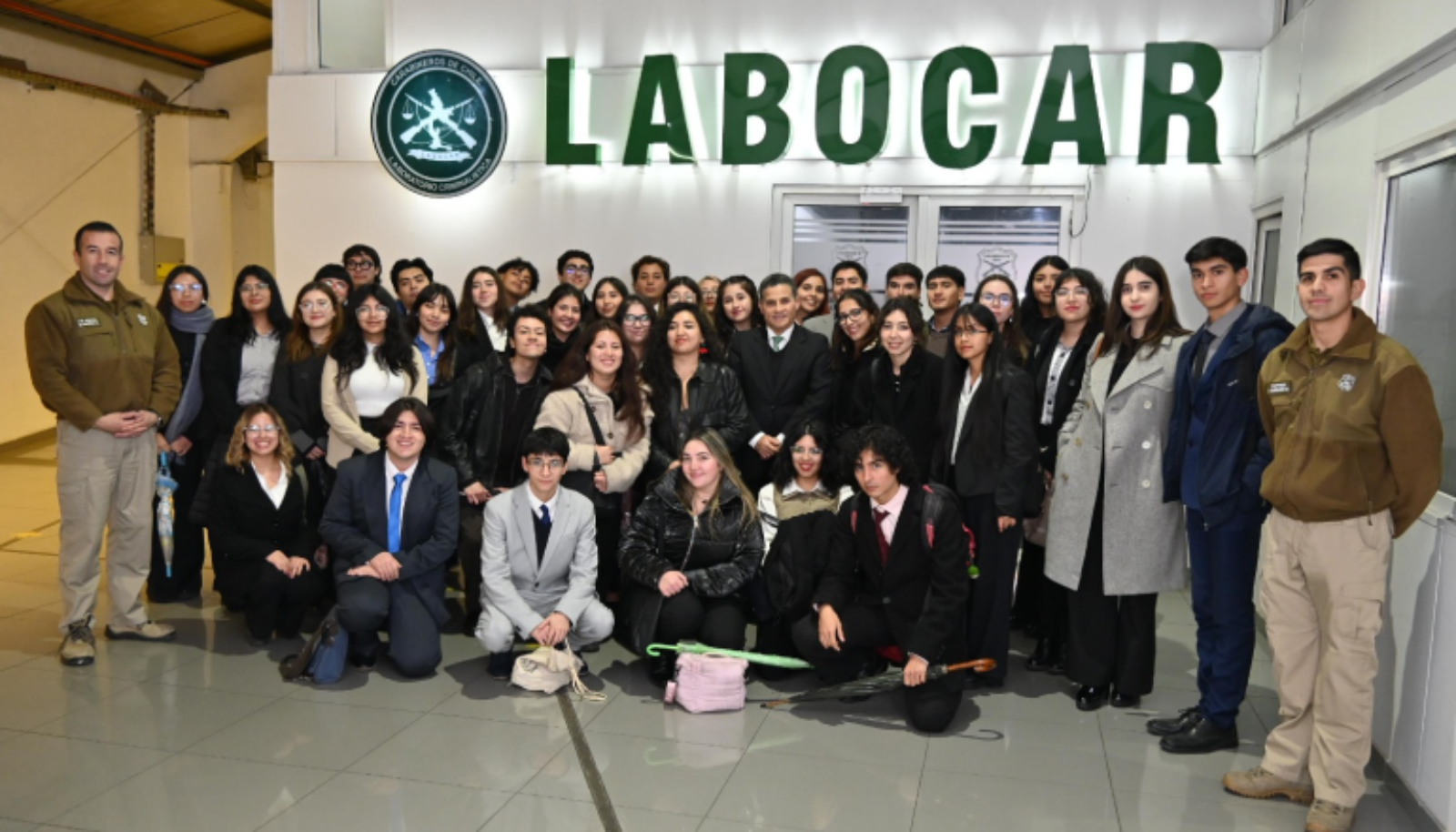 Estudiantes realizan visita a las dependencias de Labocar de Carabineros