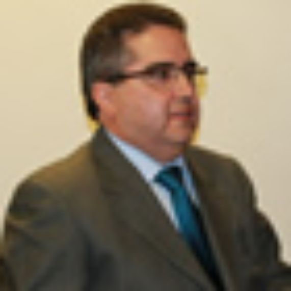 Prof. Carlos Carmona.