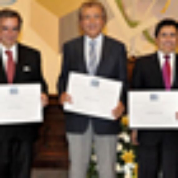Tres académicos de la Facultad fueron premiados entre los mejores profesores de la Universidad de Chile. 