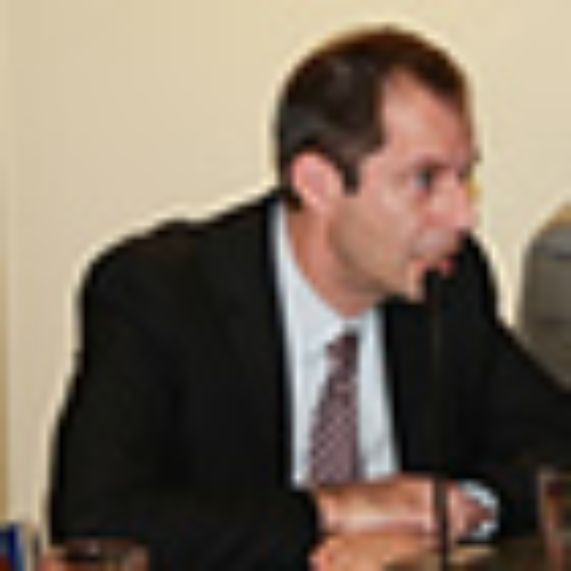 Prof. Francisco Agüero, director Regcom, y el investigador del mismo centro, Nicolás Rojas.