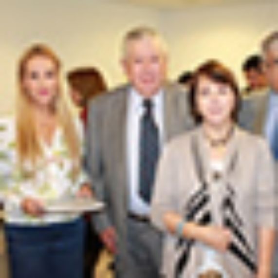 Lilian Tintori, junto al profesor Edmundo Vargas, director del Departamento de Derecho Internacional, y Mitzi Capriles.