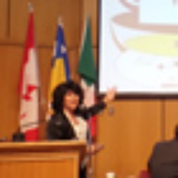 Prof. Milka Castro, directora del Programa de Antropología Jurídica. 