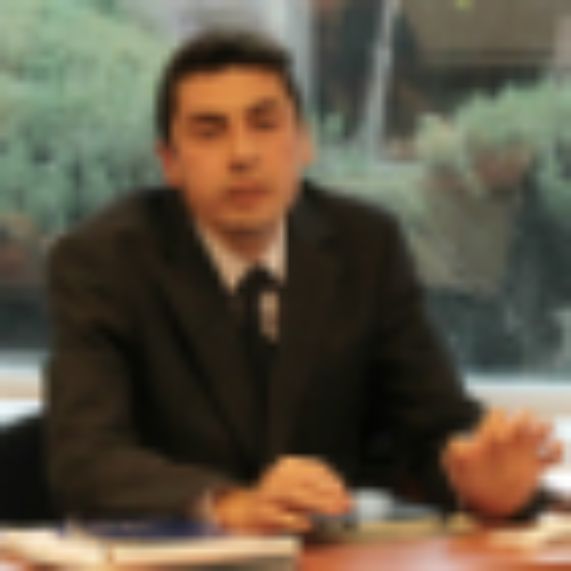 Fernando Araya se titula como doctor en Derecho