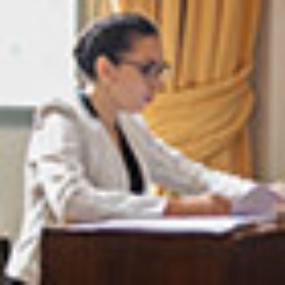 María Elisa Morales se gradúa como doctora en Derecho