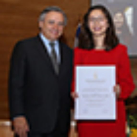 Constanza Fuentes López es distinguida con el Premio Montenegro 2018