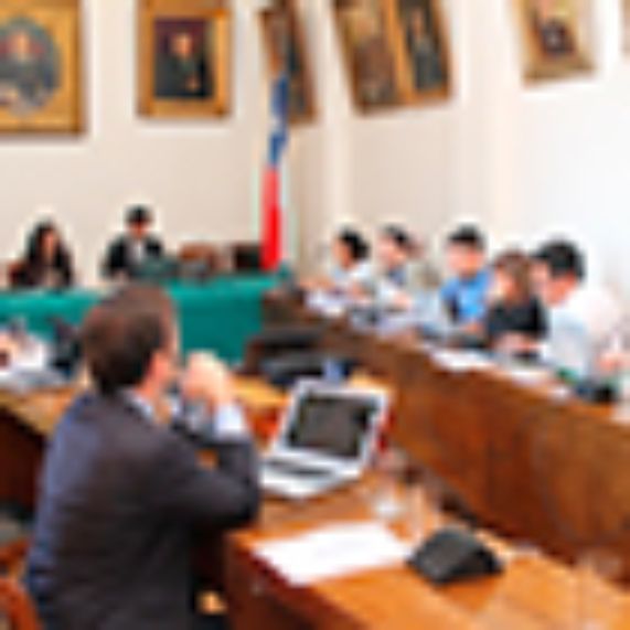 Facultad de Derecho entrega documento al Ministerio de Justicia con observaciones al anteproyecto de Nuevo Código Penal