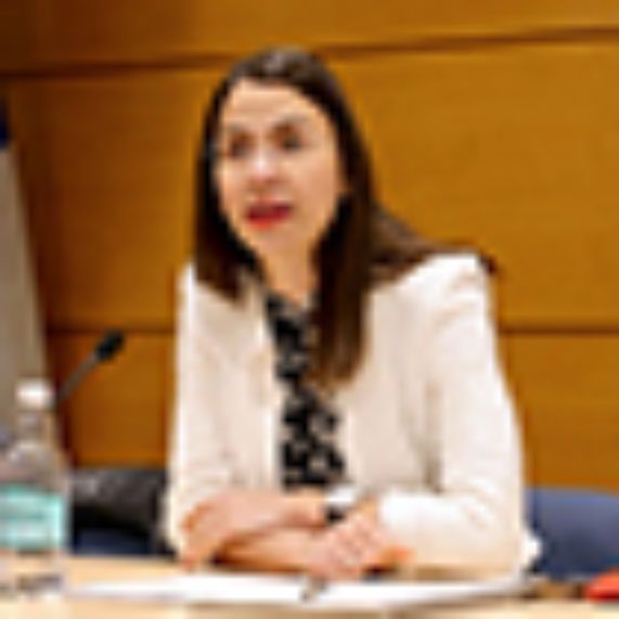Dra. Danae Azaria presenta investigación sobre la función de la Comisión de Derecho Internacional de las Naciones Unidas