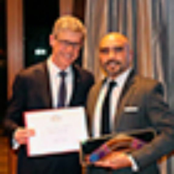 Gobierno de Australia premia al profesor Rafael Plaza