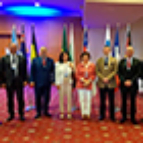 Académico y egresada participaron en la Reunión Consultiva del Tratado Antártico 2019