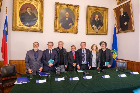 Arturo Infante, Santiago Schuster, Eduardo Carrasco, Pablo Ruiz Tagle, Arturo  Prado, Cecilia Echeñique y Manuel García.