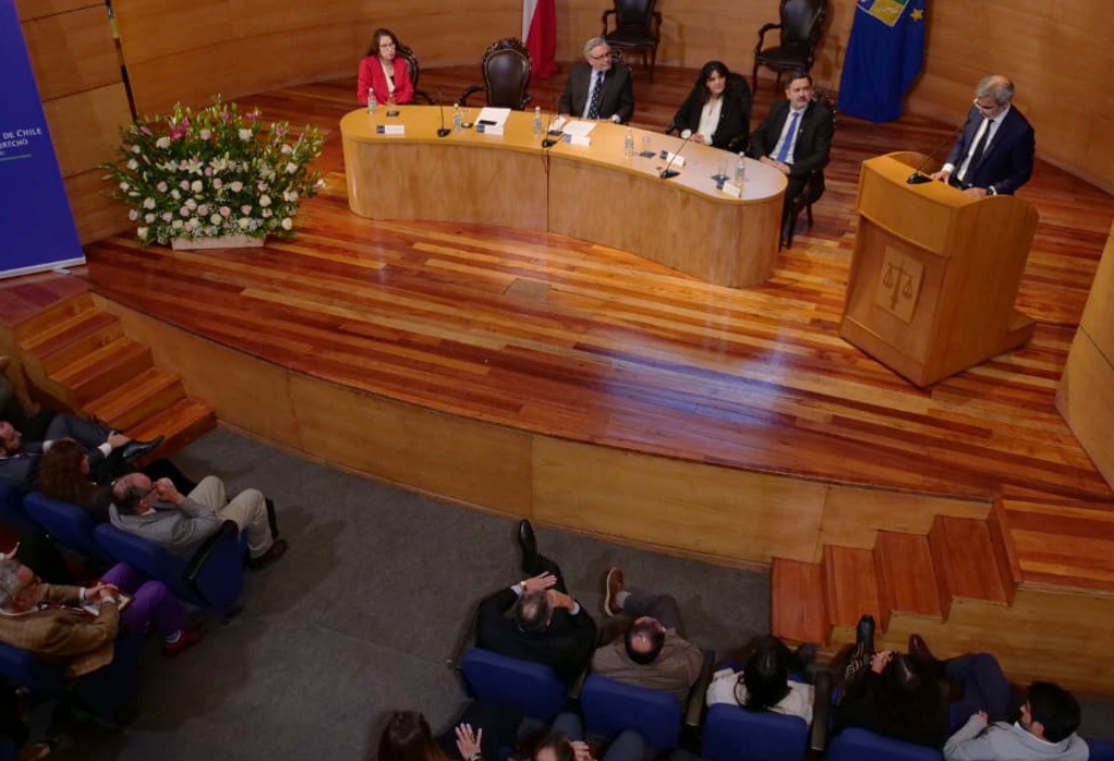 El ministro de Justicia subrayó que el proceso chileno de búsqueda de la verdad ha tenido siempre sostén la labor judicial que han efectudo abogados y abogadas.