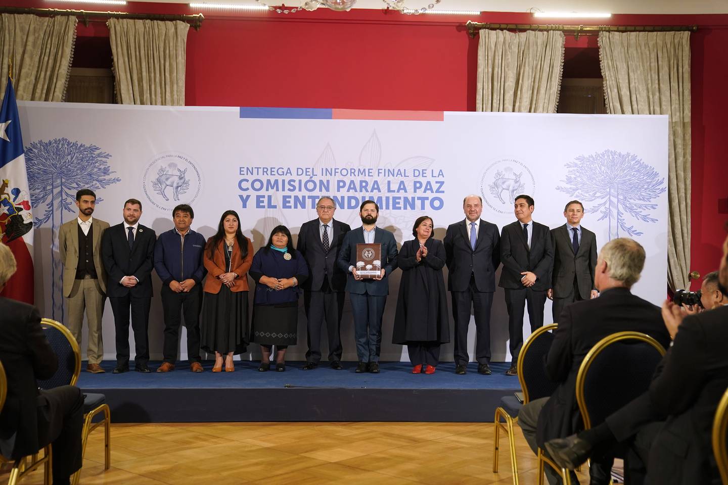 El Presidente Gabriel Boric recibió el pasado 6 de mayo el informe final de la Comisión para la Paz y el Entendimiento, resultado de un histórico trabajo que se extendió por casi dos años.
