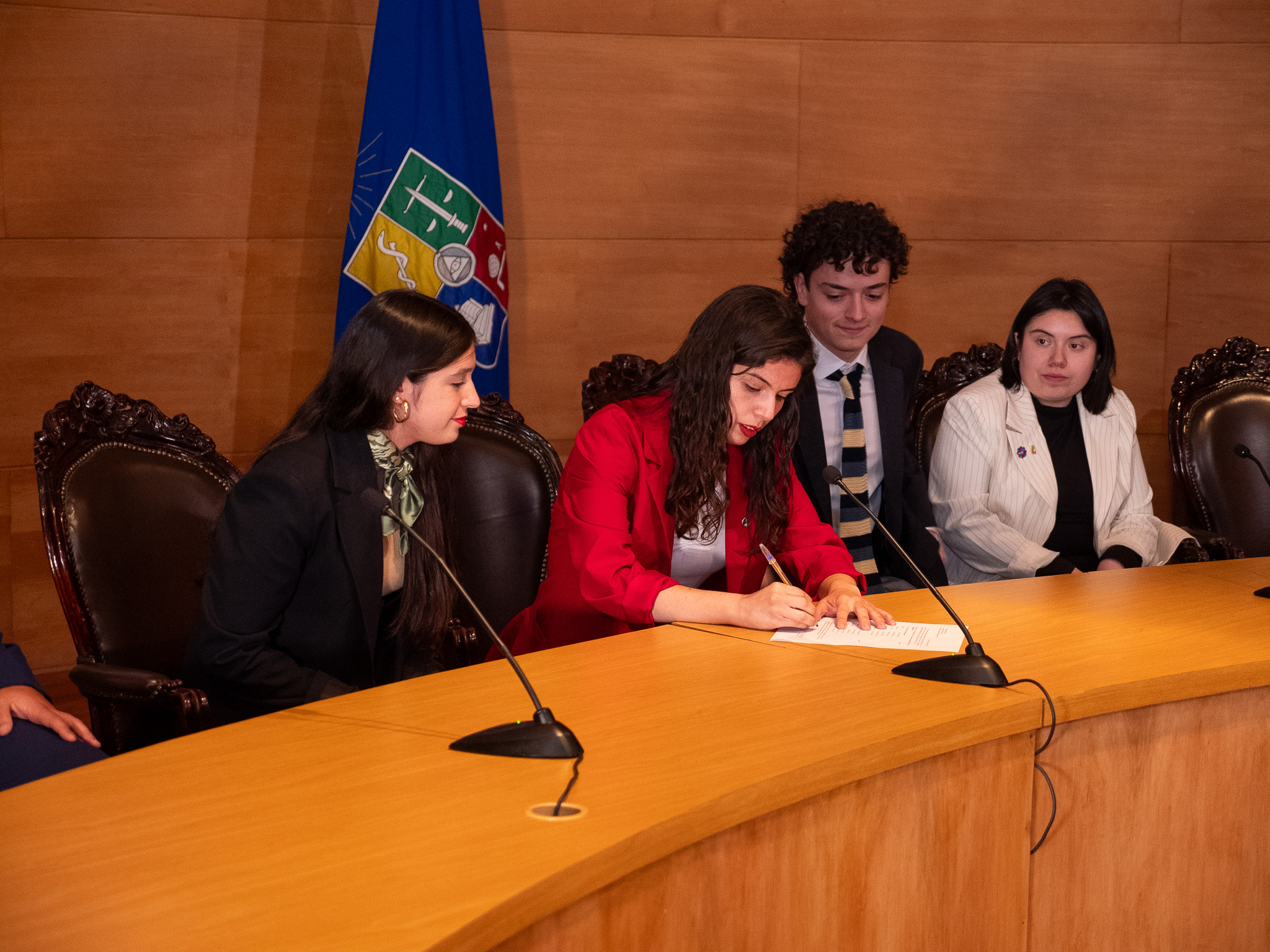 Josefina Fernández, presidenta saliente, al entregar el cargo agradeció a profesores y funcionarios, por la compañía y consejos en cada paso.