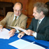 Los decanos Roberto Nahum y Richard Revesz firmaron el documento que selló esta estrecha relación de cooperación universitaria.