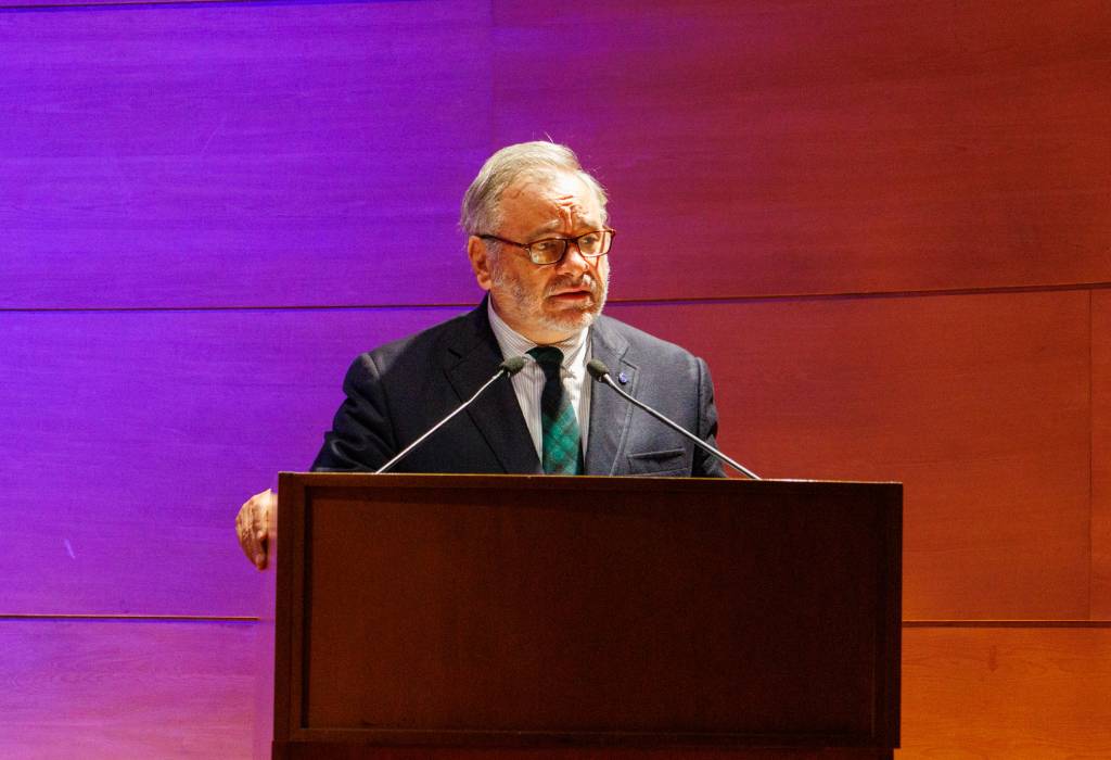 El Decano Ruiz-Tagle presentó los detalles del proyecto "Cimientos de la Facultad", que supone una transformación del subsuelo del edificio de Pío Nono, añadiendo más de 1.000 metros cuadrados de nuevos espacios.