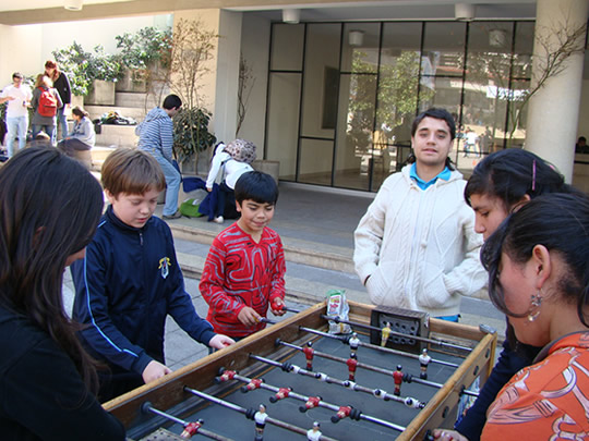 Los alumnos de la Facultad, integrantes del Centro Deportivo, estuvieron a cargo de la atención de los invitados.