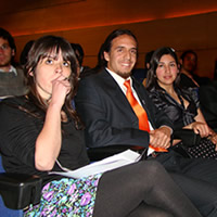 Parte de la mesa directiva del  Centro de Estudiantes de Derecho U. de Chile escucha atentamente a sus antecesores.