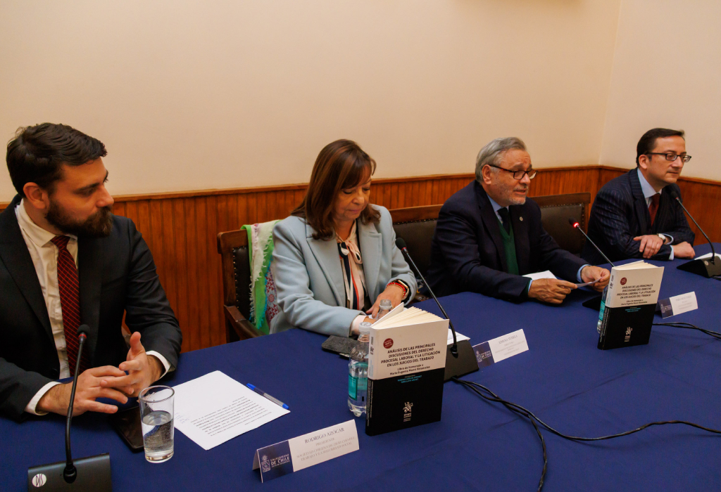 El Decano destacó que María Eugenia Montt "ha sido una mujer que ha marcado el aumento paulatino de profesoras en el ámbito del Derecho".