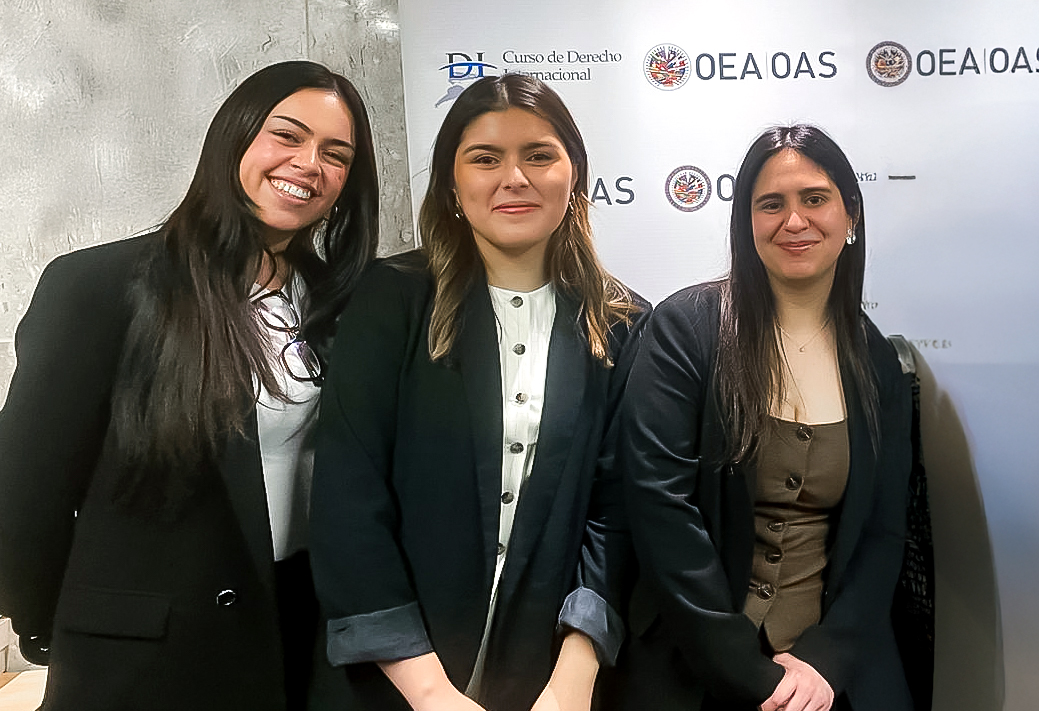 Las representantes del equipo de la Universidad de Chile: Catalina Seleme, Javiera Rojas y María Ignacia Mujica.