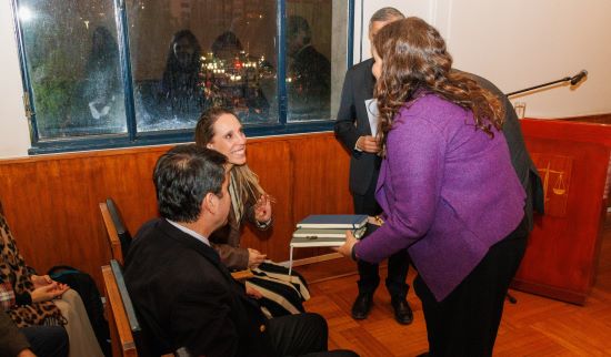 Los magistrados recibieron un cuadernillo, con escritos de los pasantes, como obsequio.