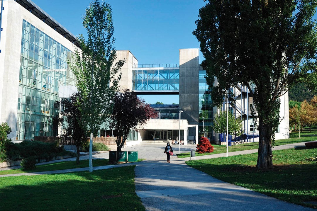 En la Universidad de Vigo, las autoridades de Derecho Uchile explorarán las oportunidades de un convenio de cooperación.