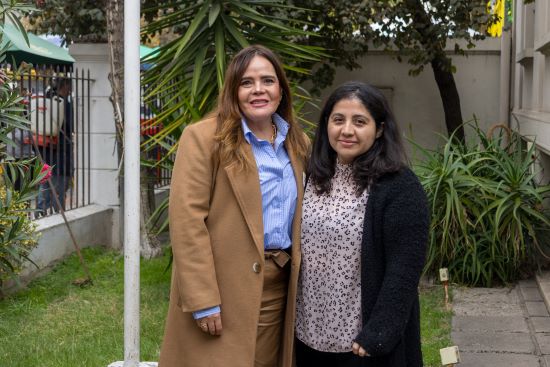 Marcela Muñoz y Paula Valenzuela de la Unidad de Bienestar.