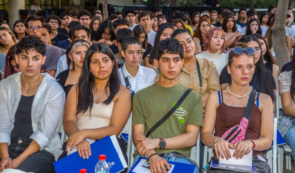 El Decano recordó a la Generación 2025 que "todo Chile los está mirando para saber cómo va a ser la contribución que ustedes harán a nuestra patria".