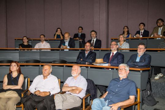 El éxito de asistencia obligo a habilitar dos salas extras para ver la ceremonia.