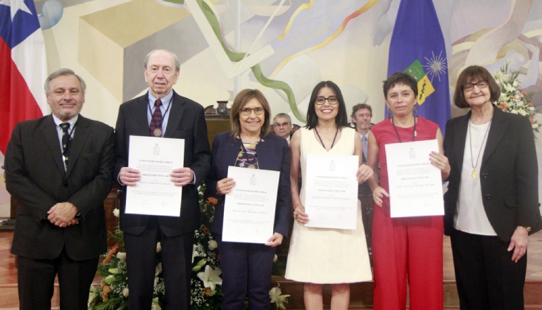 Docentes de la Facultad reciben reconocimiento por alcanzar grado de Profesor y Profesora Titular