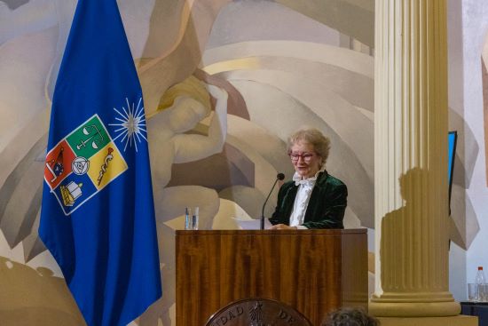 Profesora María Teresa Infante.