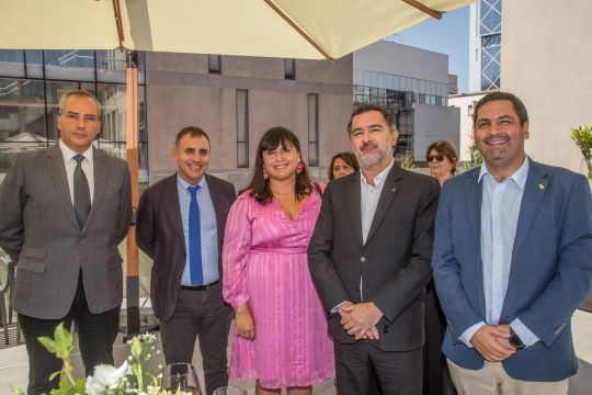 Director de Pregrado, Miguel González-Lemus, Vicedecano, Francisco Soto Barrientos, Subdirectora de Escuela, Melissa Lineros, Director de Postgrado, Gonzalo Berríos, Sudirector de Postgrado, Pablo Fuenzalida. 