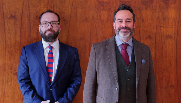El director electo del Departamento de Derecho Privado, prof. Ricardo Quezada, y de Ciencias Penales, prof. Álvaro Castro.