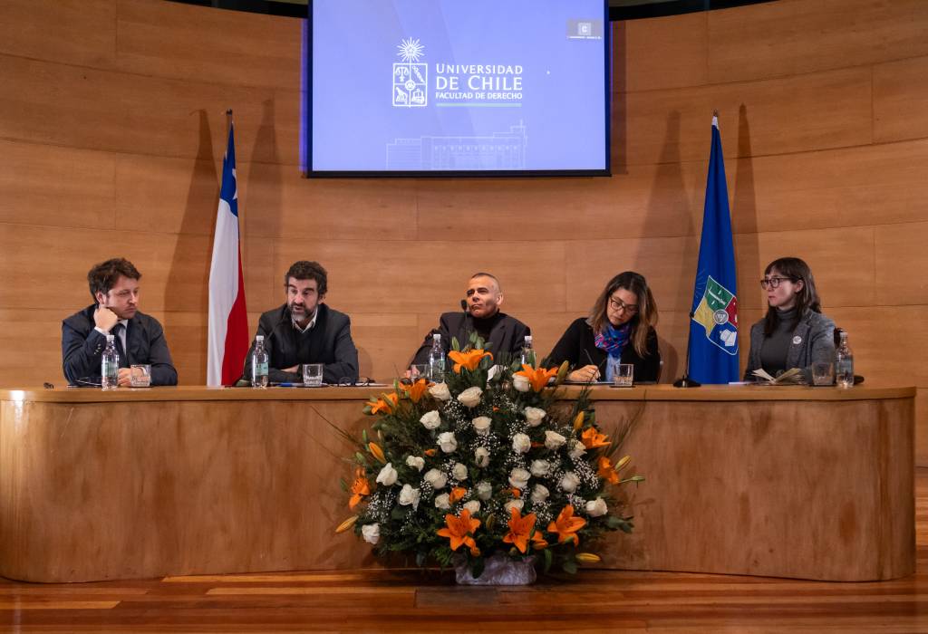 El evento contó con la participación de cerca de 40 docentes e investigadores de diversas instituciones y disciplinas académicas, cuyas exposiciones se dividieron en ocho paneles durante dos días.