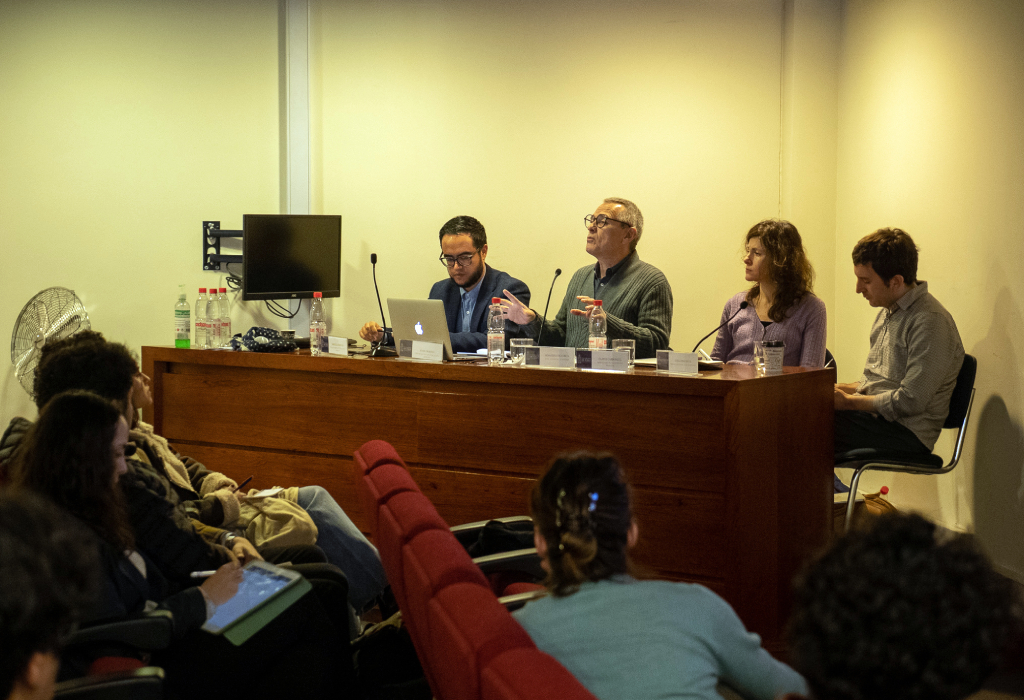 La actividad fue organizada por el Departamento de Ciencias Penales, con el objeto de resaltar el pensamiento de Joseph Raz, profesor de filosofía del derecho en la U. de Oxford.