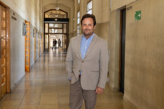 Profesor Víctor Manuel Avilés.